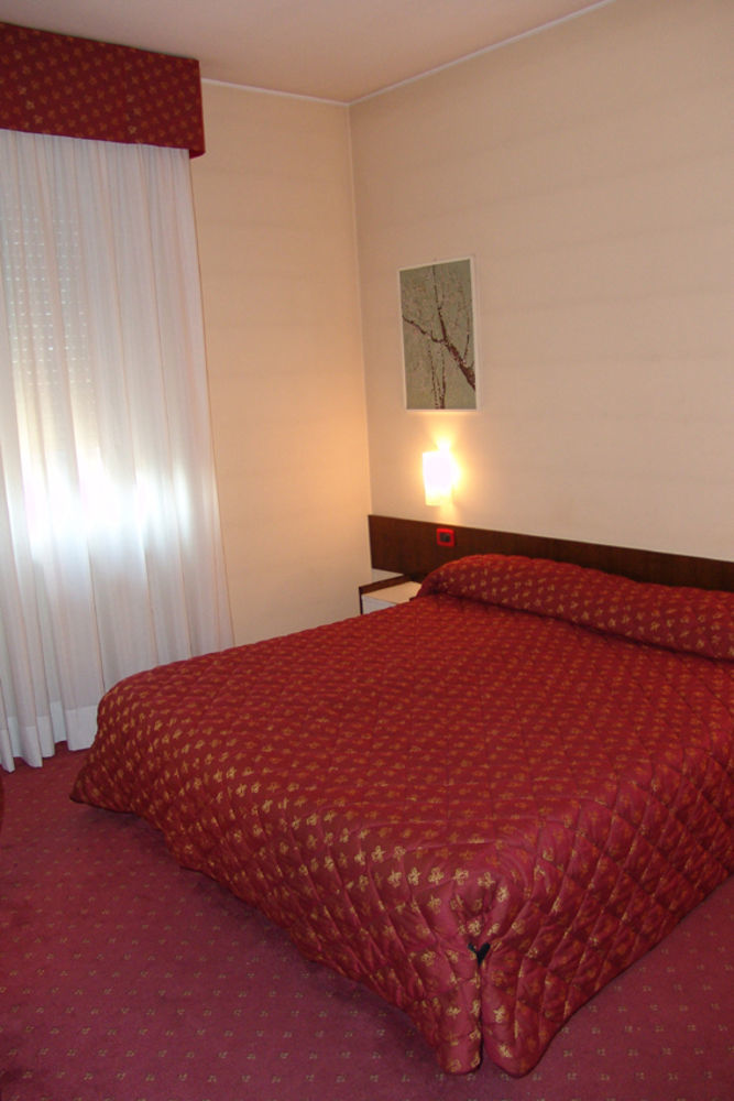 Hotel Fiesta Casalpusterlengo Esterno foto