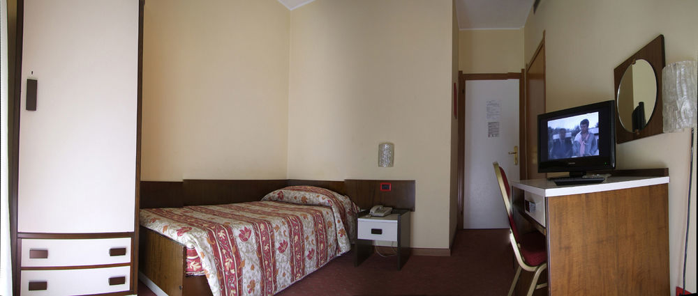 Hotel Fiesta Casalpusterlengo Esterno foto